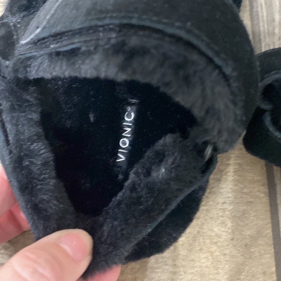Vionic Viva faux fur sandals size 9. - Picture 5 of 11
